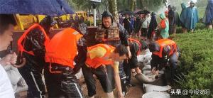 安陽(yáng)益和熱力集團(tuán)30人搶險(xiǎn)隊(duì)逆流而上，奮戰(zhàn)在抗洪一線(xiàn)